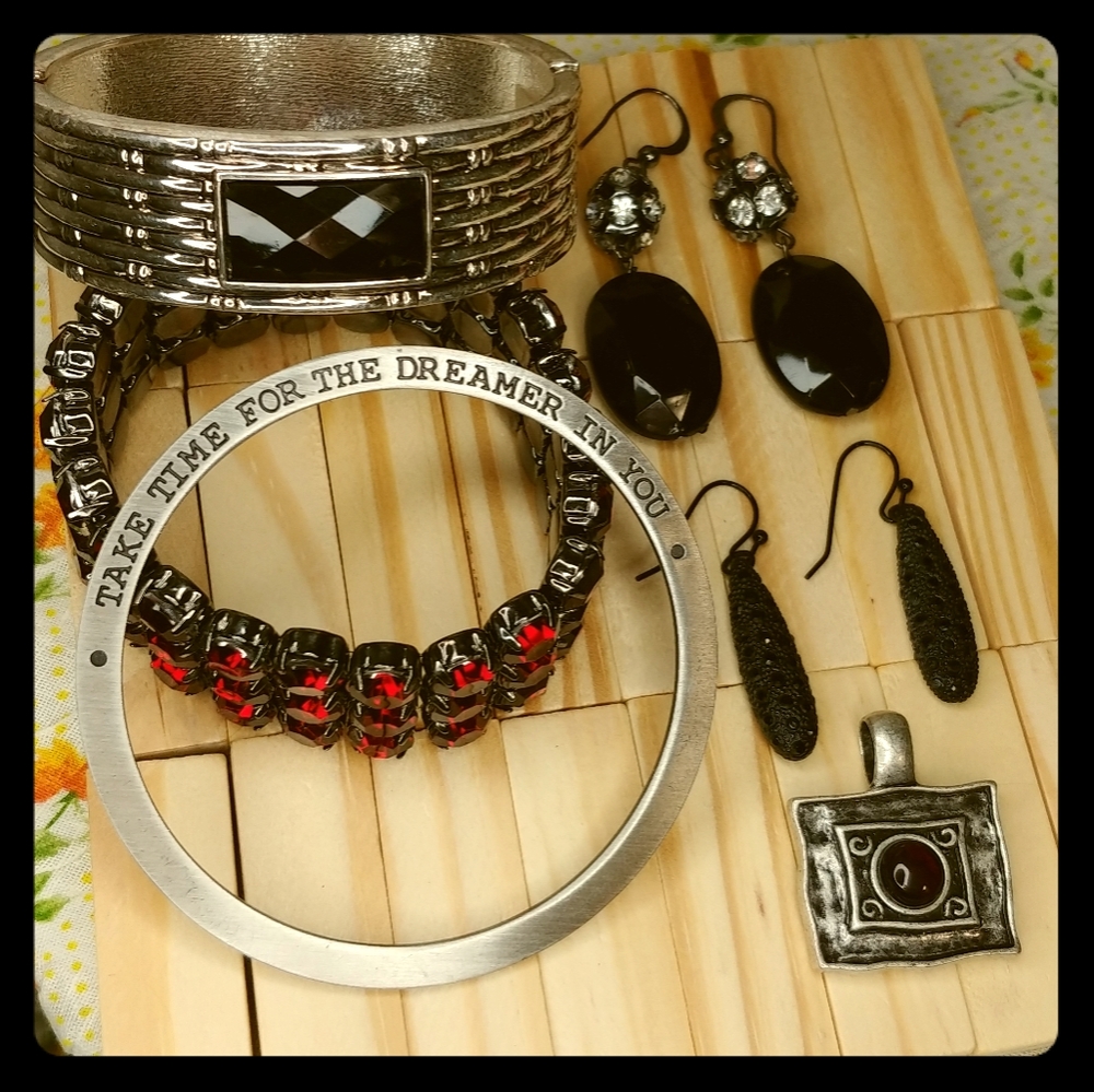 ✔Lot of 6 Jewelry Pieces (Black, Red & Silver)